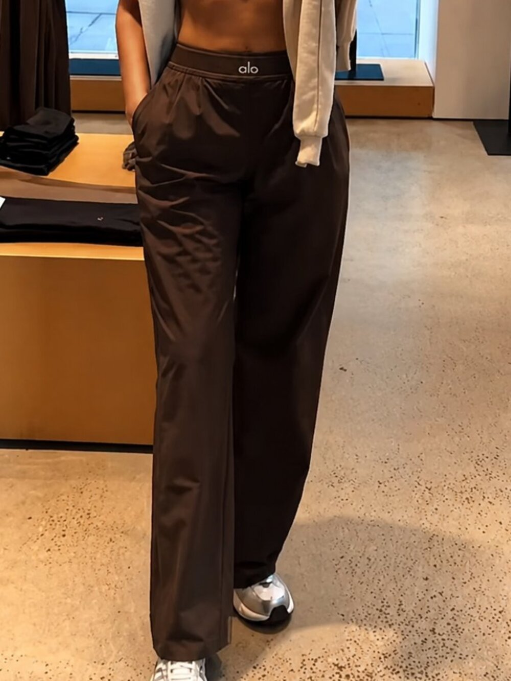 Regular Length 🔹 ALO Yoga Espresso Straight Leg Suit Up Trousers (NWT) 😉